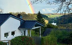 Eifelhaeuschen Am See